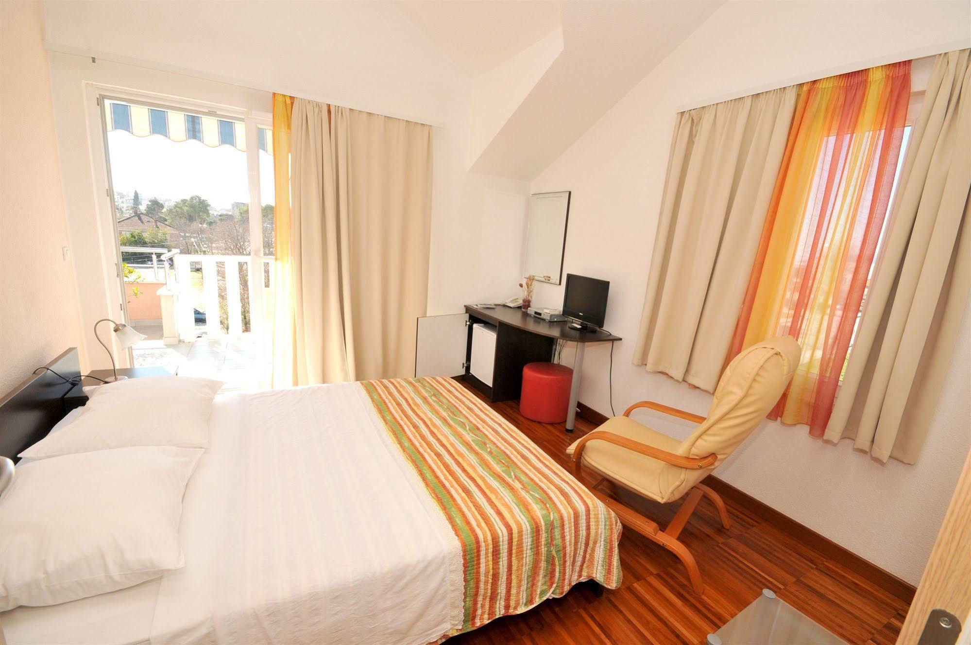Apartments & Rooms Villa Maslina Trogir Exterior foto