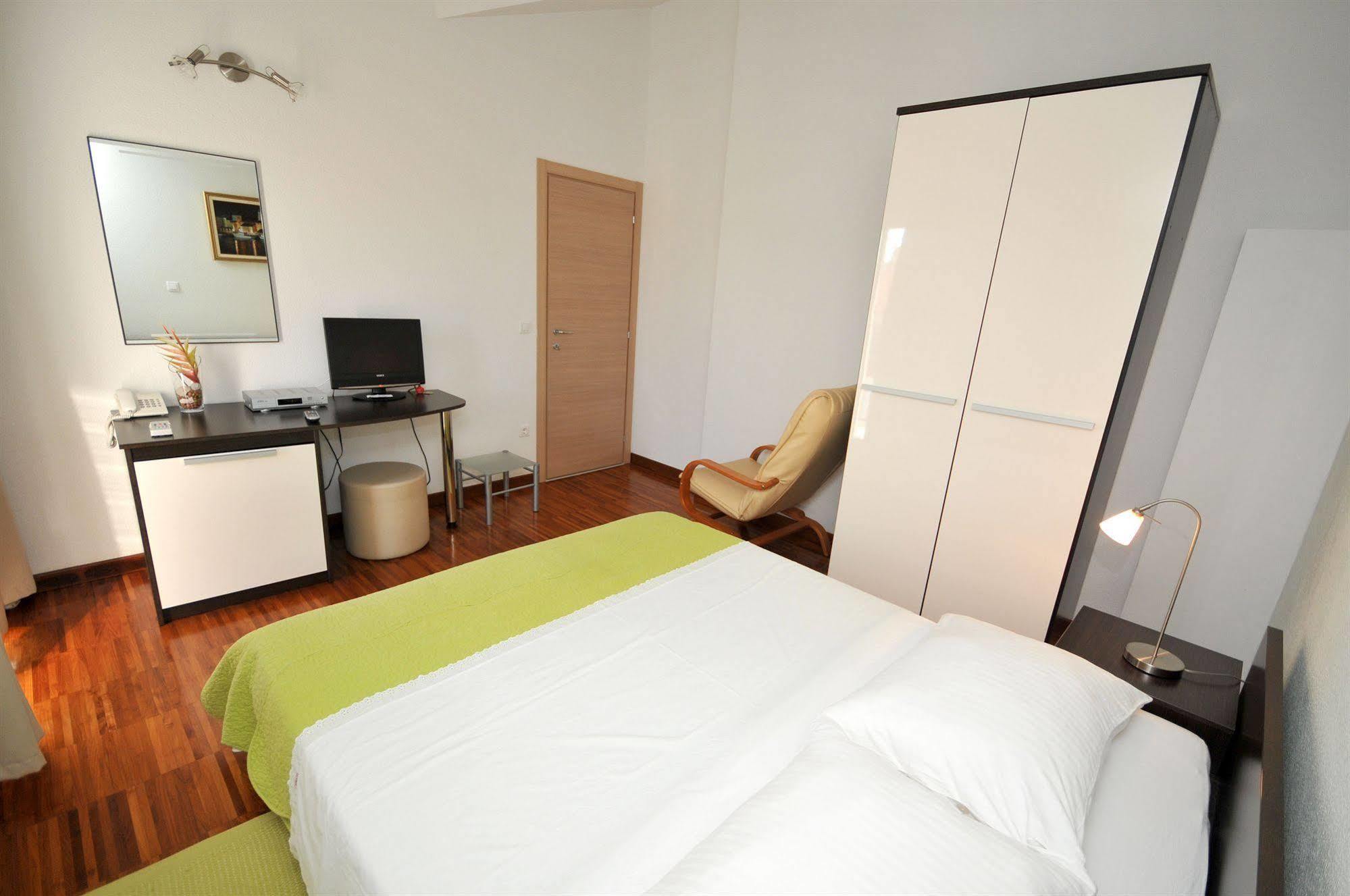 Apartments & Rooms Villa Maslina Trogir Exterior foto