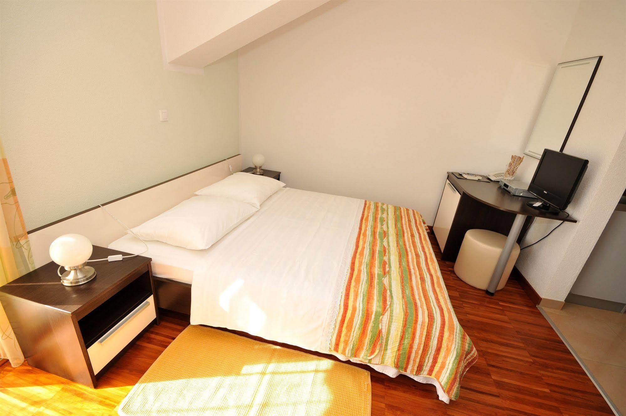 Apartments & Rooms Villa Maslina Trogir Exterior foto