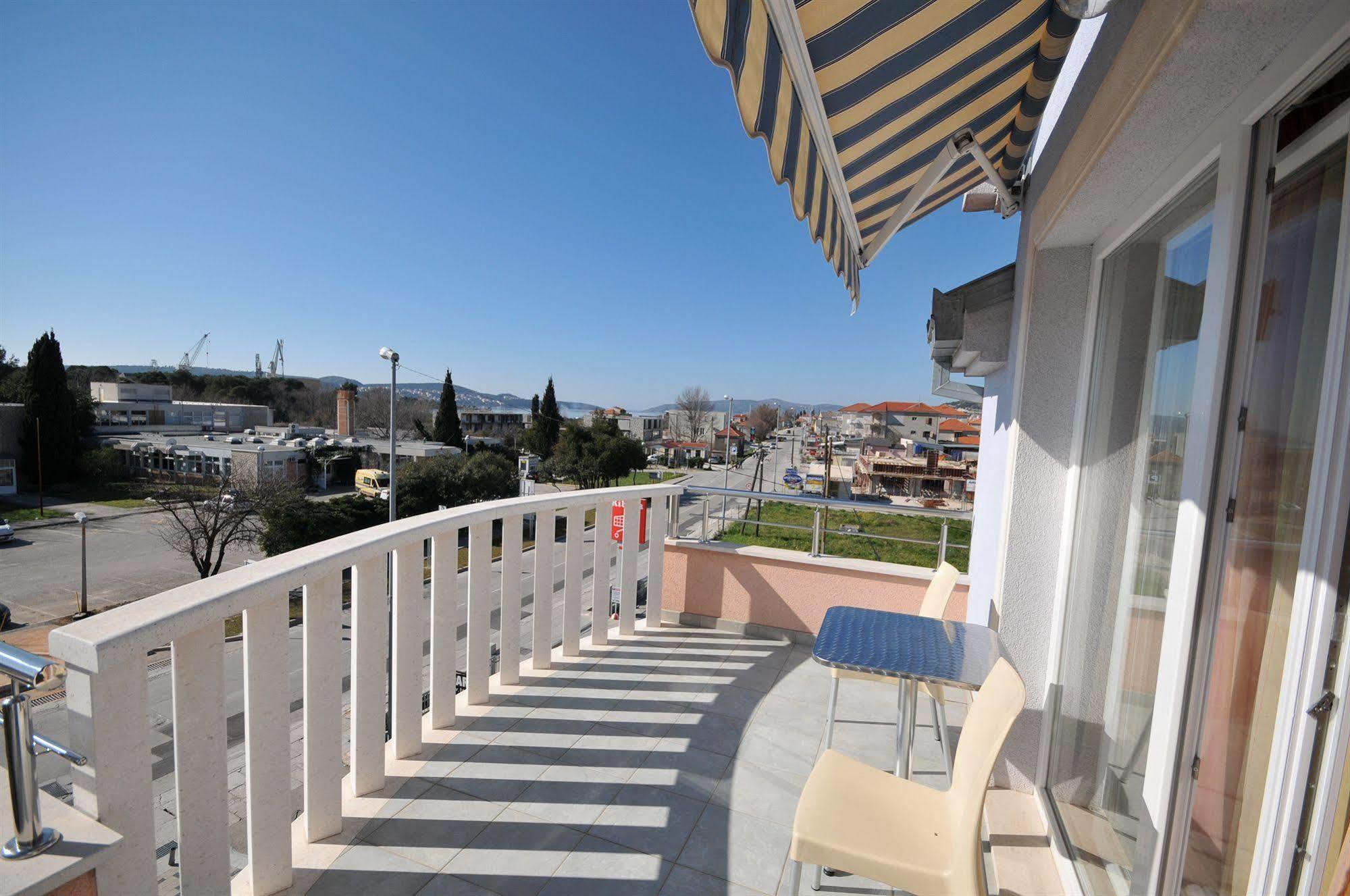 Apartments & Rooms Villa Maslina Trogir Exterior foto